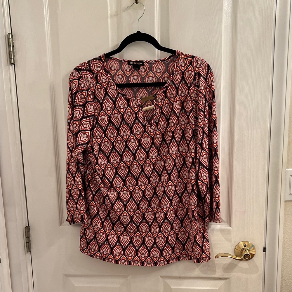 Elegant Women's Blouse with Geometric Design